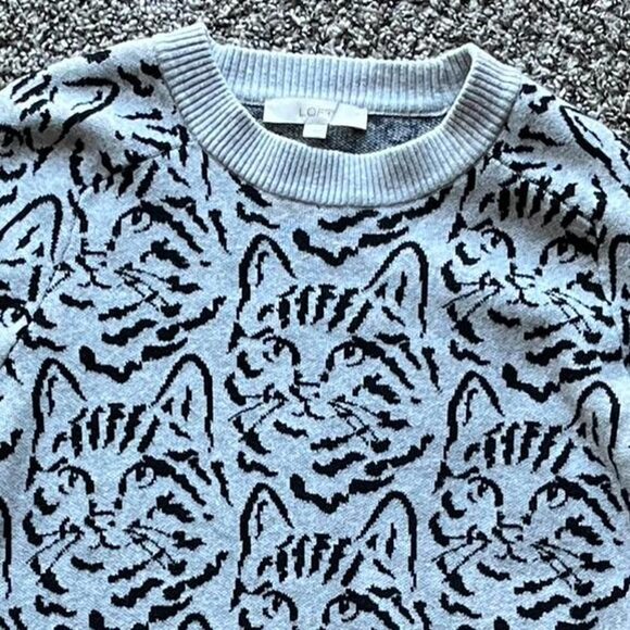 LOFT Tops - Loft Gray Cat Sweatshirt Womens L Soft Girl Cat Lover Kitty Wide Sleeve Coquette